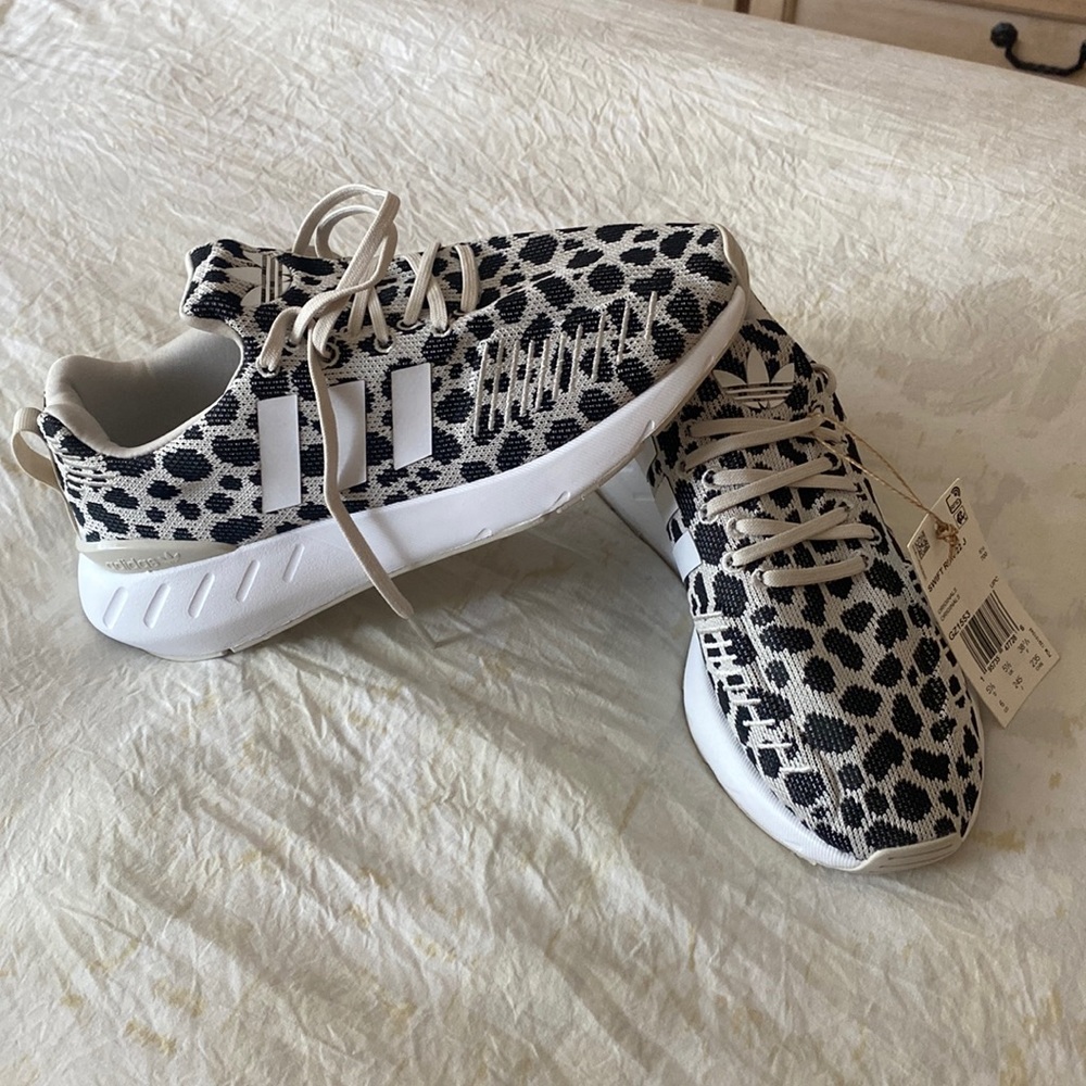 Adidas swift run US 6